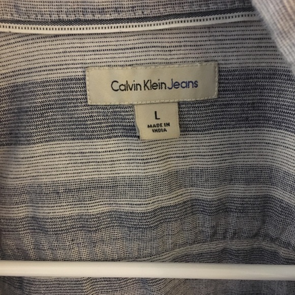 ❗️CALVEN KLEIN BUTTON DOWN - Picture 2 of 3